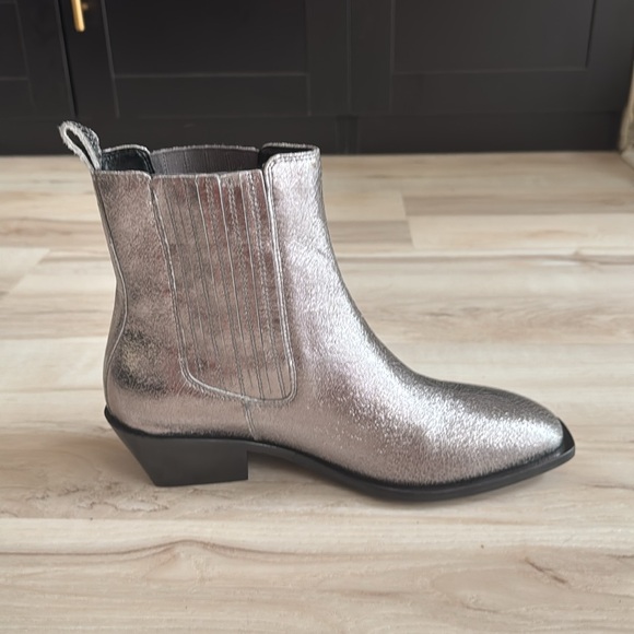 Seychelles Hold Me Down Silver Metallic Leather Ankle Boots - Picture 5 of 8